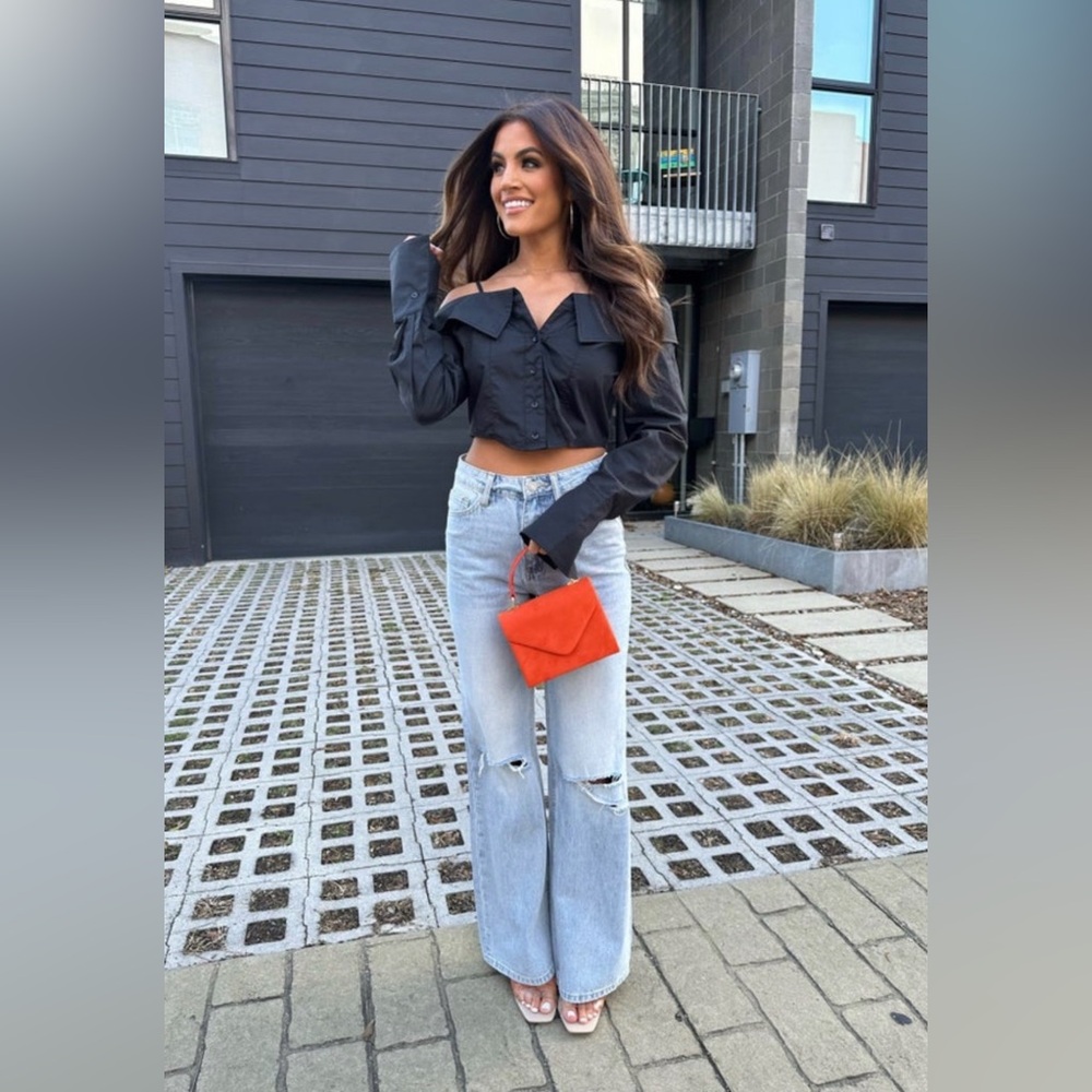 OFF THE SHOULDER CROP BUTTON UP SHIRT